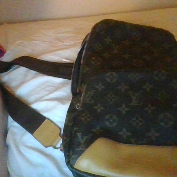 Louis Vuitton side bag - Picture 2 of 2